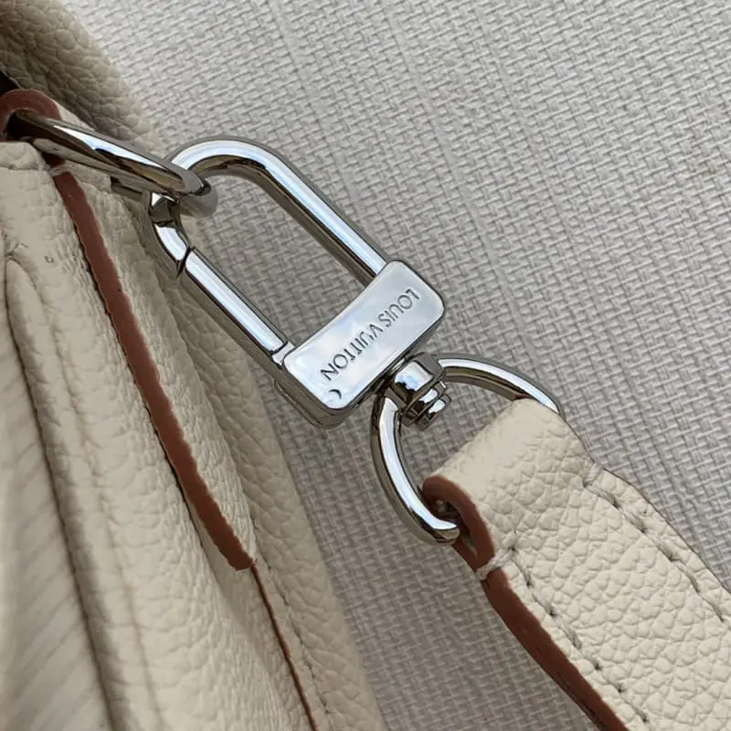 M59457 24.5x15.5x9cm High Quality Bags - Image 5