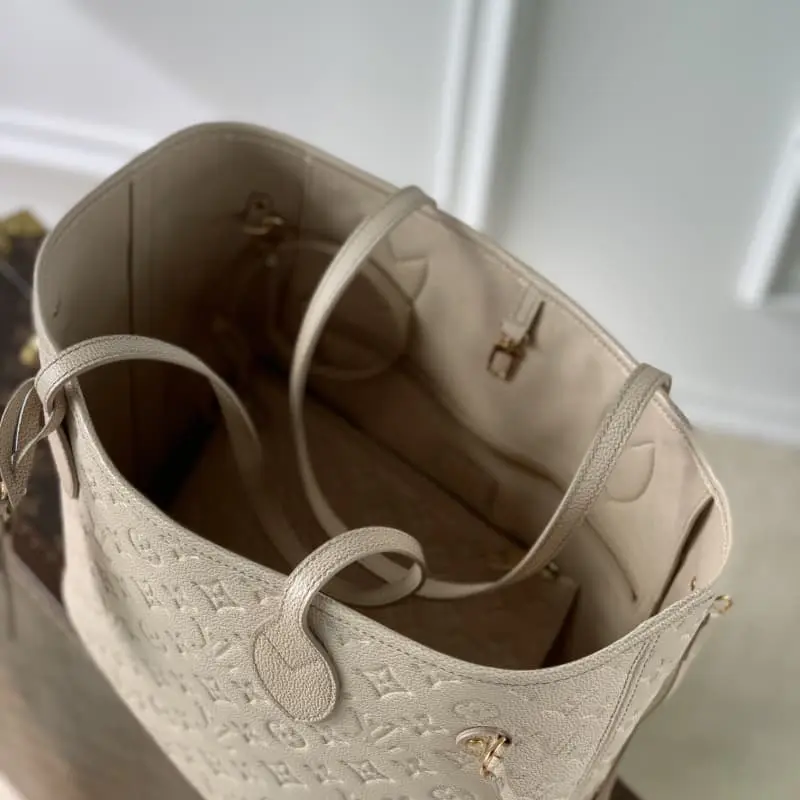 M45686 31x28x14cm High Quality Bags - Image 6