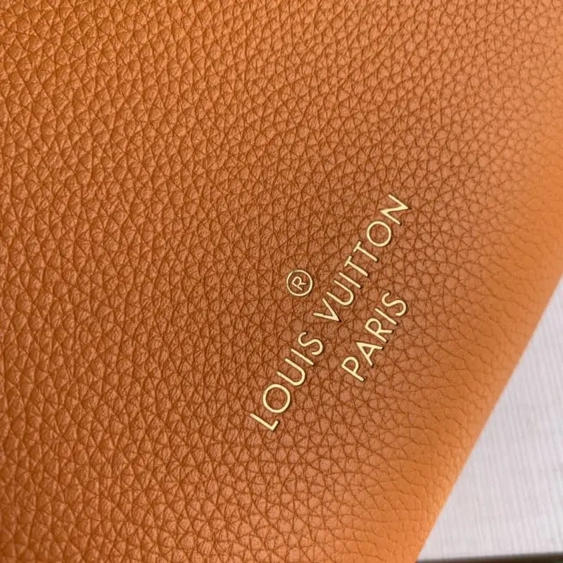 M56077 30.5x24.5x14cm High Quality Bags - Image 5