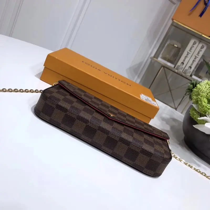 M62032 21x11x2cm High Quality Bags - Image 6