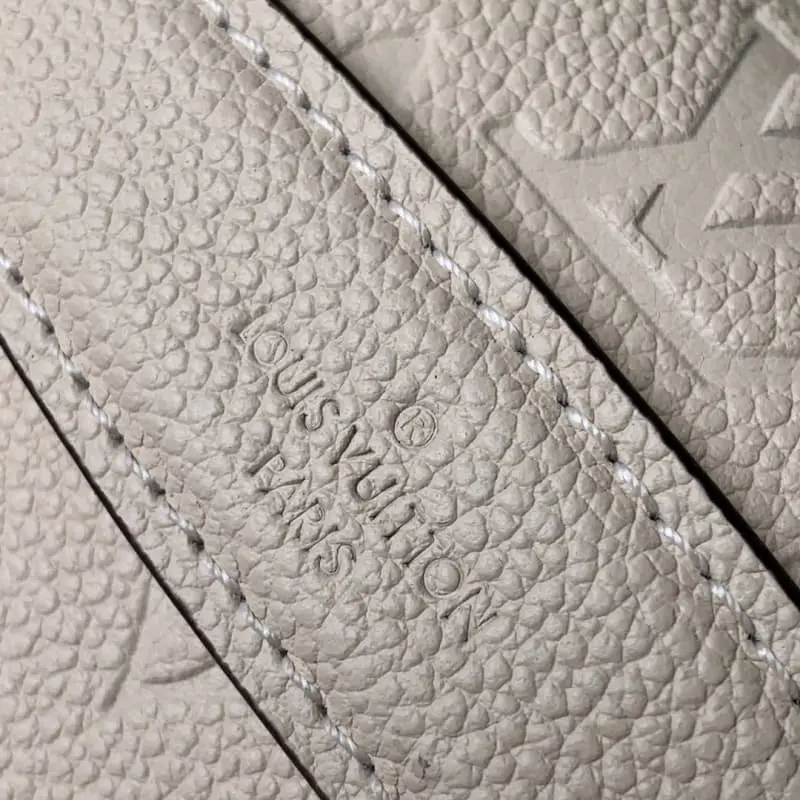 M43644 37x14x13cm High Quality Bags - Image 6