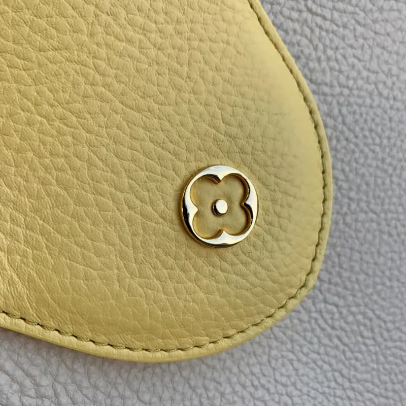 M59883 31.5x20x11cm High Quality Bags - Image 6