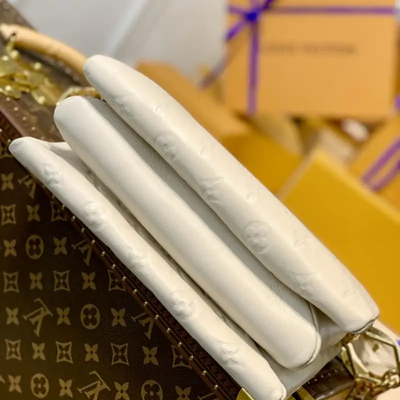 M57793 S3 26x20x12cm High Quality Bags - Image 3