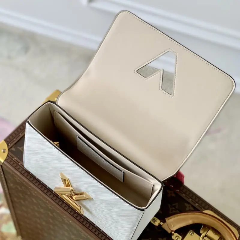 M20681 23x17x9.5cm High Quality Bags - Image 5