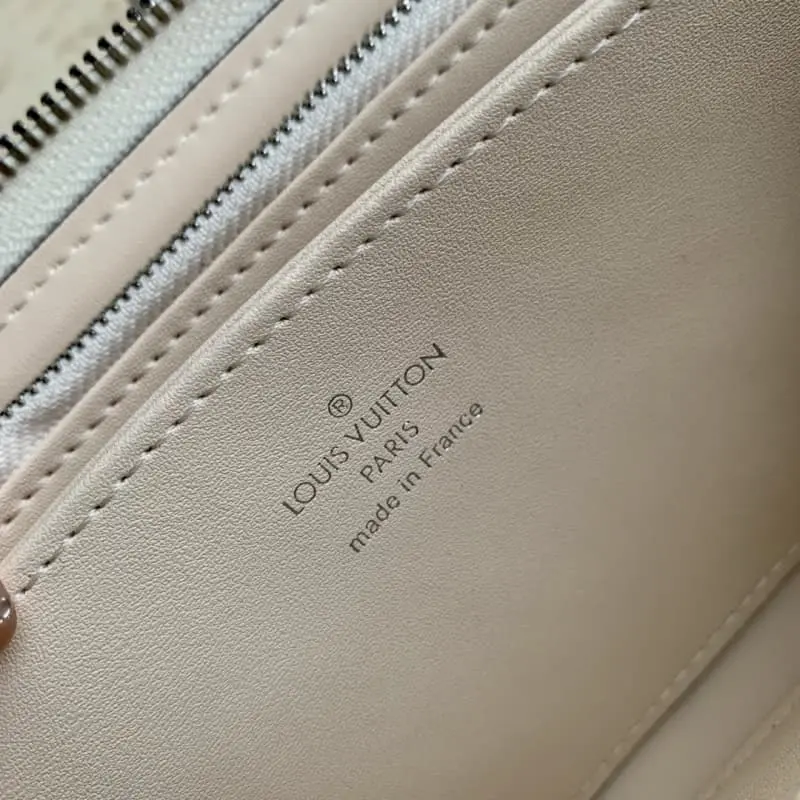 M61869 White 19x10cm High Quality Bags - Image 6