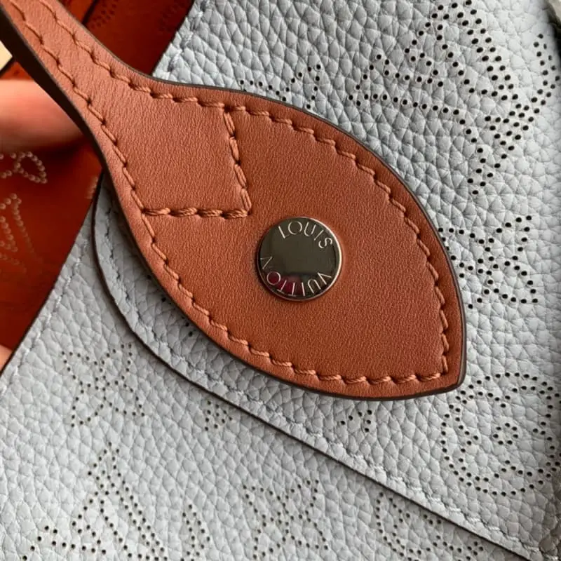 M54350 23x21x13cm High Quality Bags - Image 5