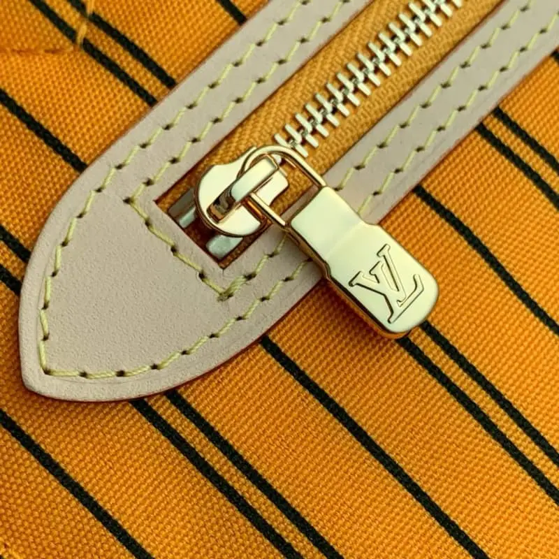 M11947 28x14x31cm High Quality Bags - Image 11