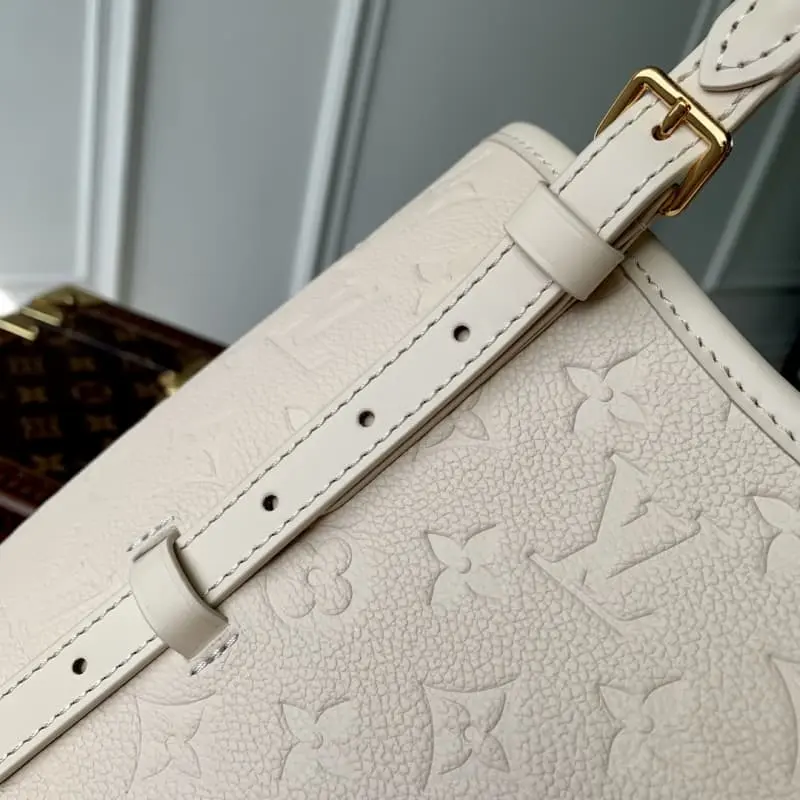 M47185 Large White 37x26x14cm High Quality Bags - Image 6