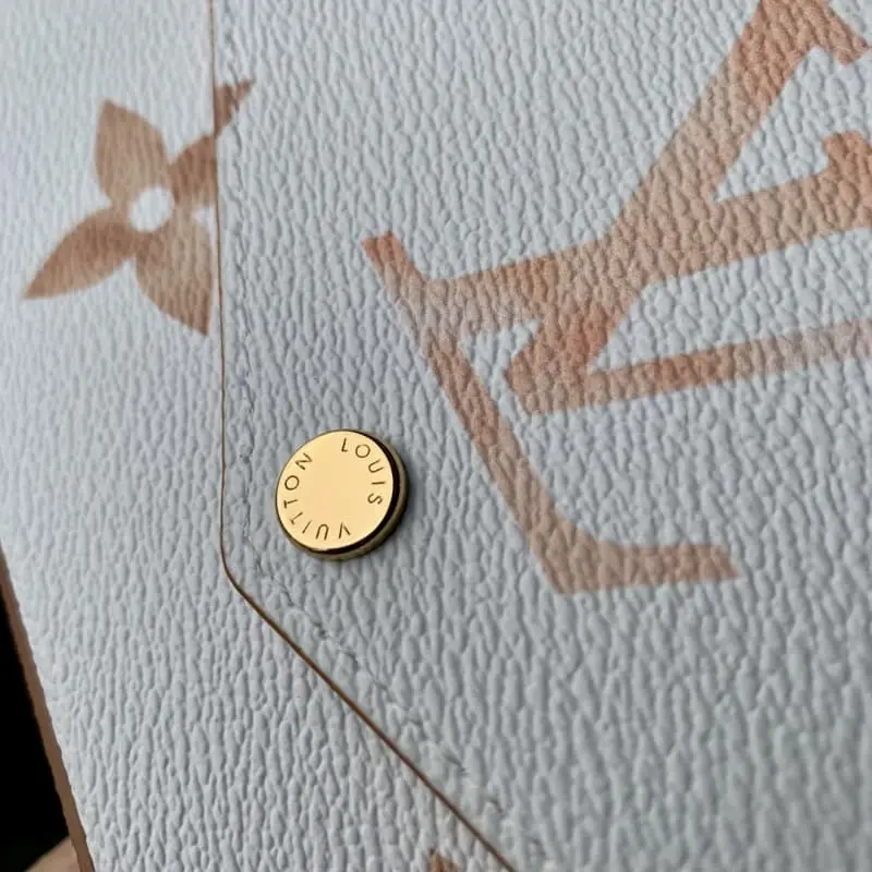 M82520 21x12x3cm High Quality Bags - Image 5