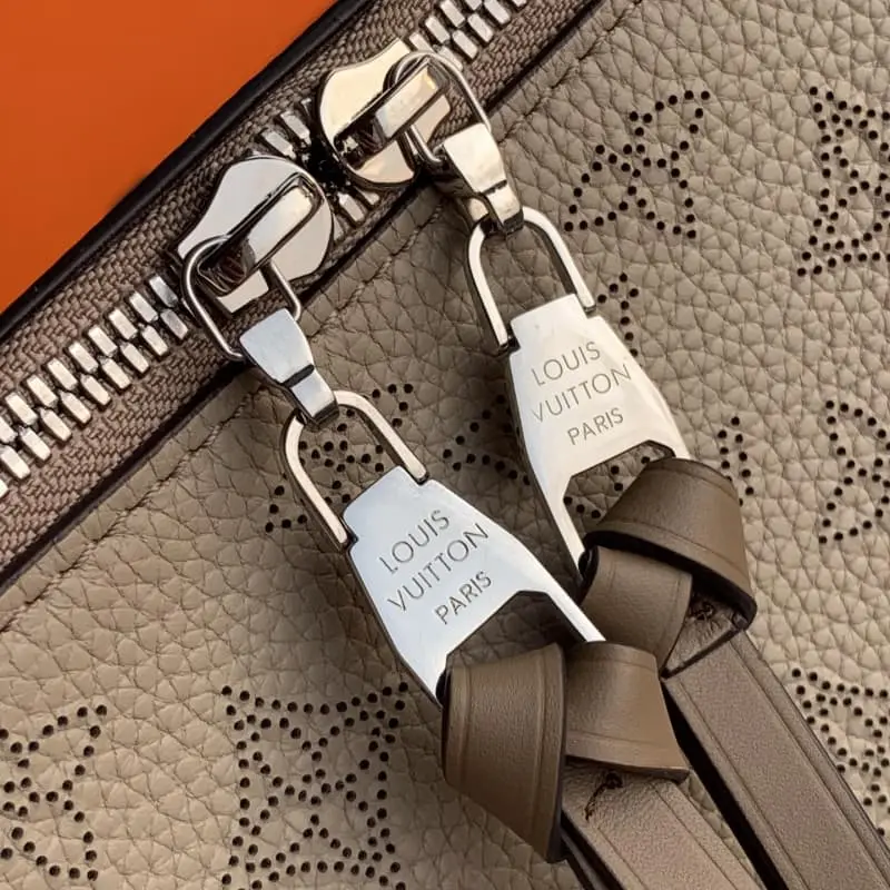 M56084 32x26x17cm High Quality Bags - Image 5