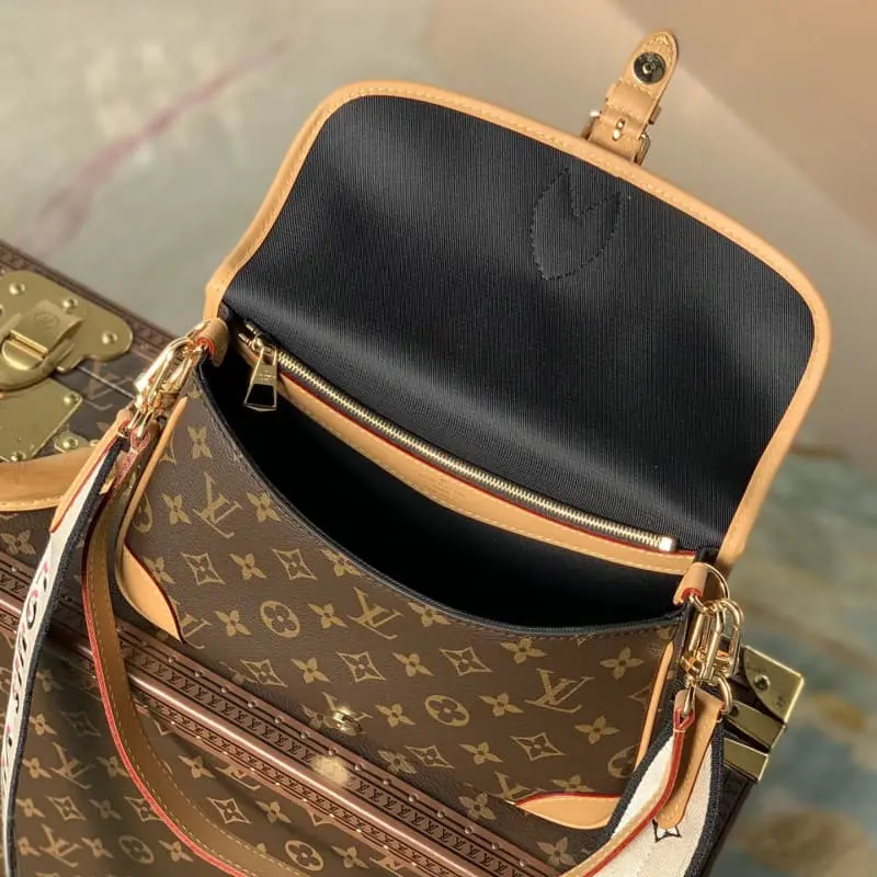 M45985 25x9x15cm High Quality Bags - Image 5