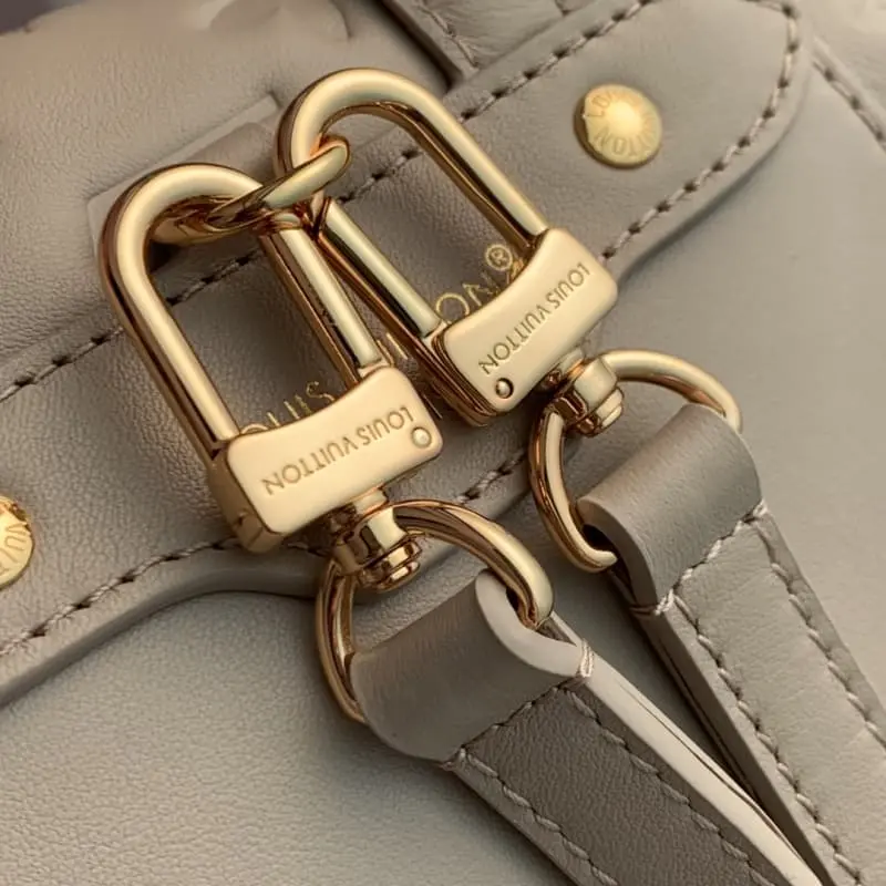 M13358 26x10x21cm High Quality Bags - Image 6