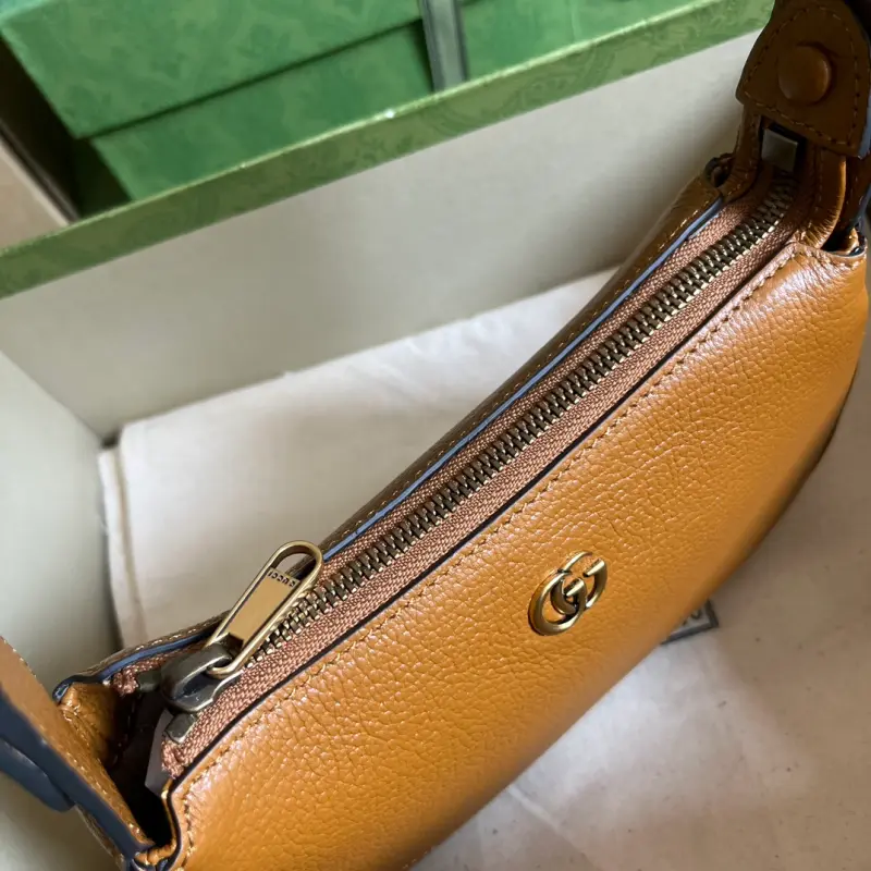 739076 CM 4 High-Quality Bags - Image 6