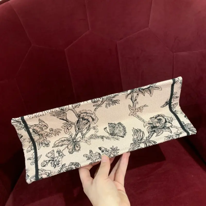 ML166 8 High Quality Bags - Image 5