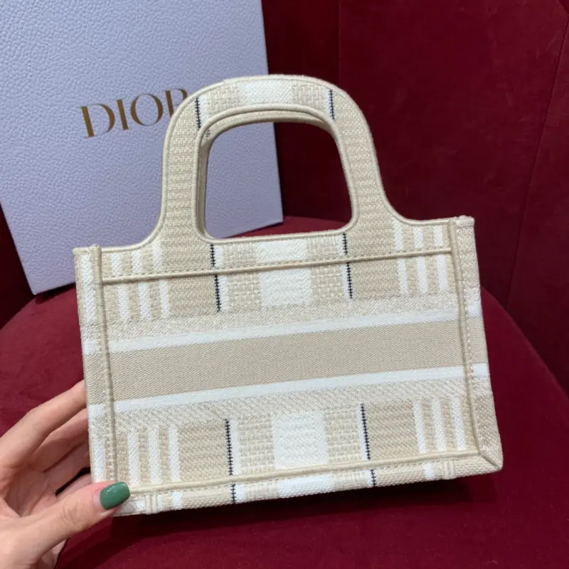 ML8 3 High Quality Bags - Image 6