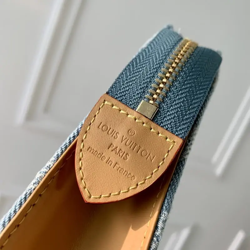 M47542 Light blue denim HH154 26x20cm High Quality Bags - Image 7