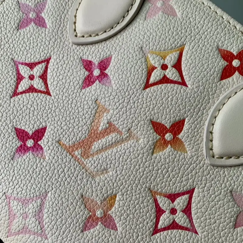 M47115 HH60 18x15x8.5cm High Quality Bags - Image 6