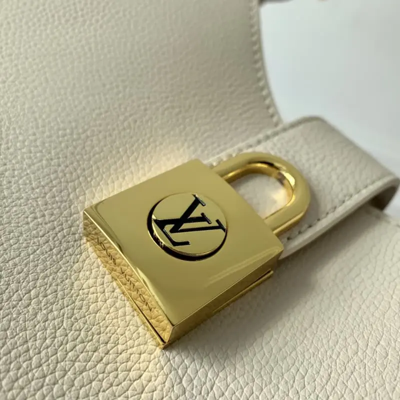 M24990 White 26x18x7cm High Quality Bags - Image 5