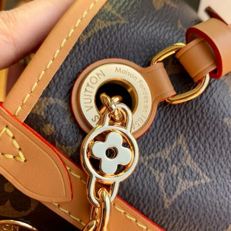 M13014 17x10x26cm High Quality Bags - Image 5