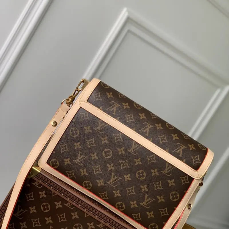 M47149 28x20x11cm High Quality Bags - Image 3