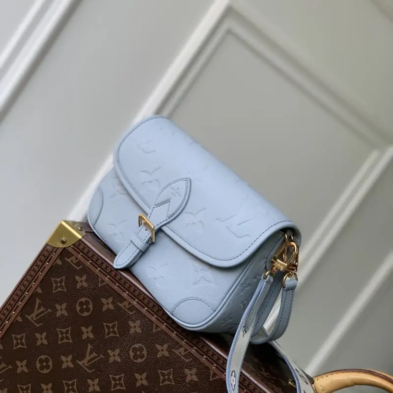 M46846 24x15x9cm High Quality Bags - Image 4