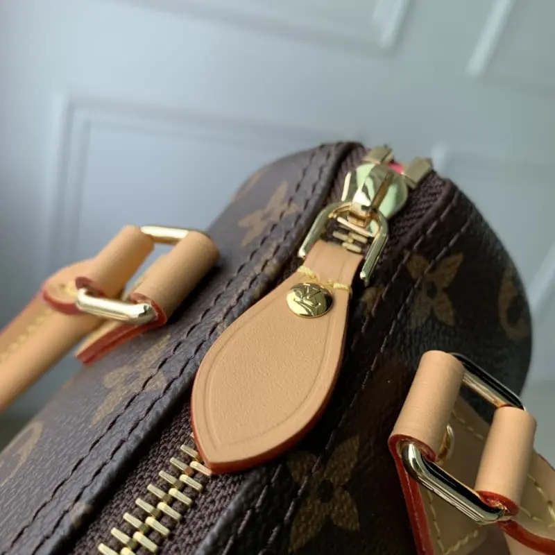 M82624 16x10x7.5cm High Quality Bags - Image 5