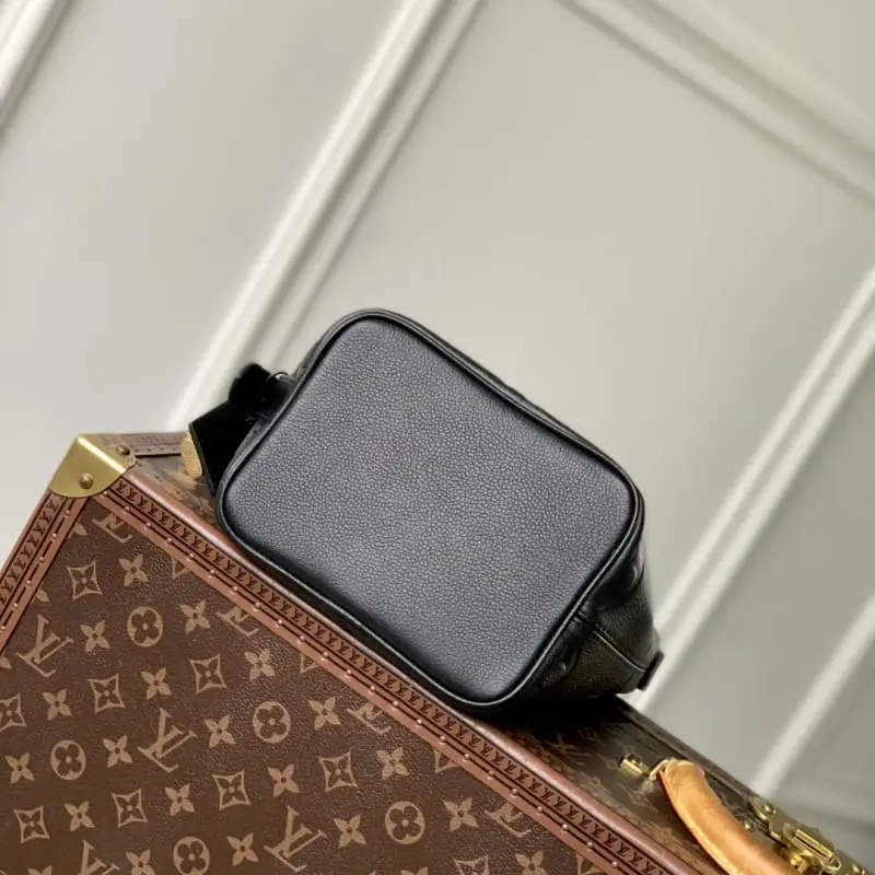 M13480 18x12x16cm High Quality Bags - Image 5