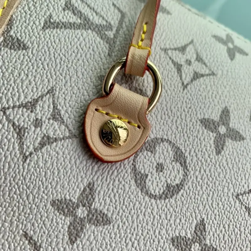 M23501 31x28x14cm High Quality Bags - Image 5