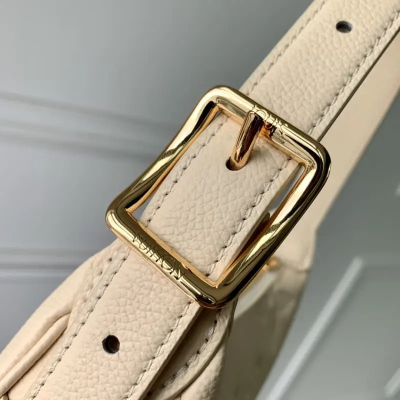 M82519 White 20.5x11x5cm High Quality Bags - Image 5