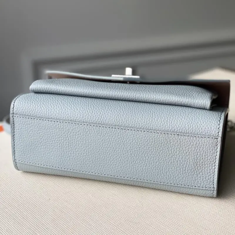 M56137 22.5x17x5.5cm High Quality Bags - Image 4