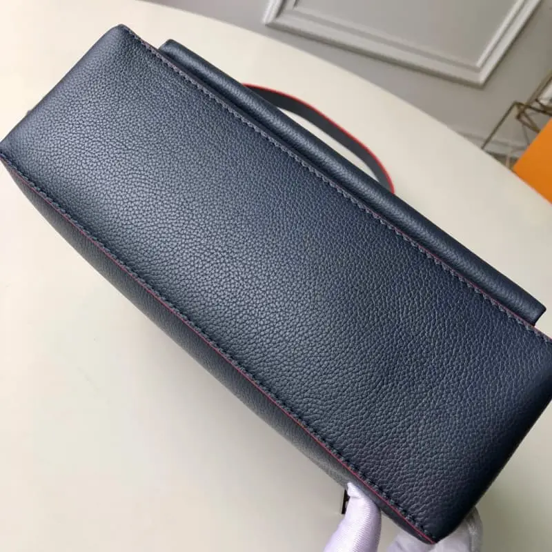 M53197 28x20x11cm High Quality Bags - Image 4