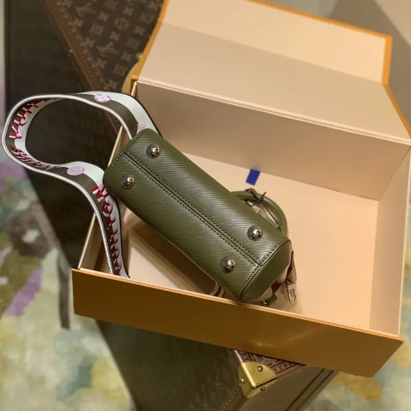 M59108 20x16x7.5cm High Quality Bags - Image 4