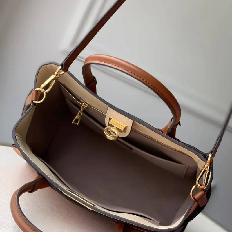 M56077 30.5x24.5x14cm High Quality Bags - Image 4