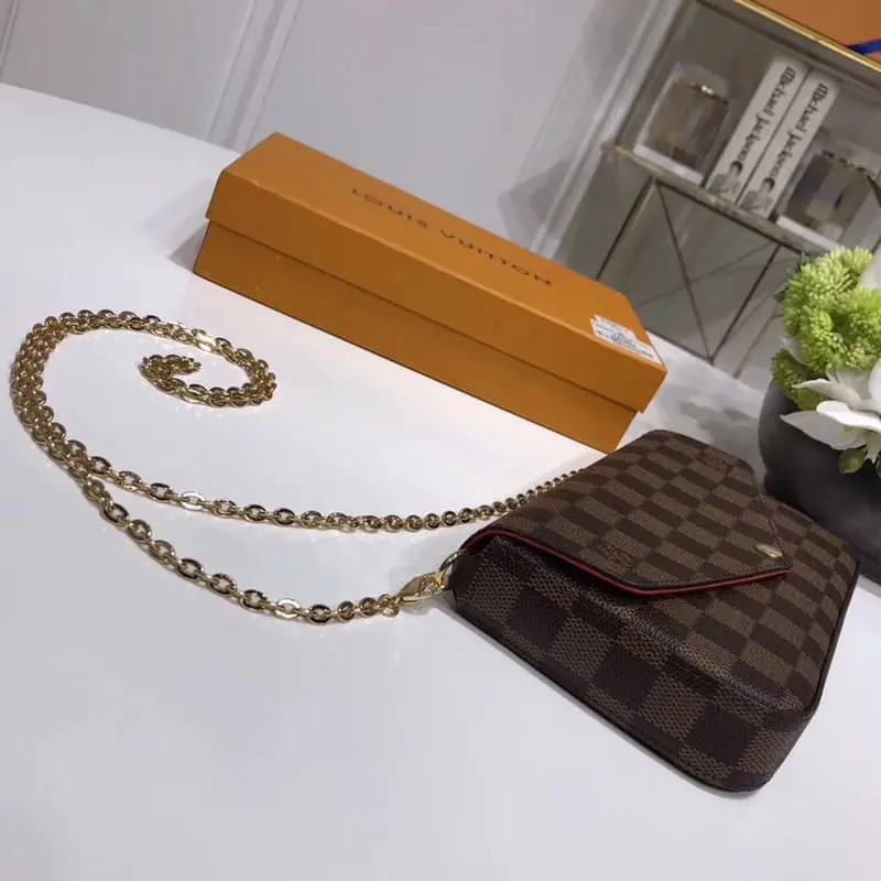 M62032 21x11x2cm High Quality Bags - Image 5