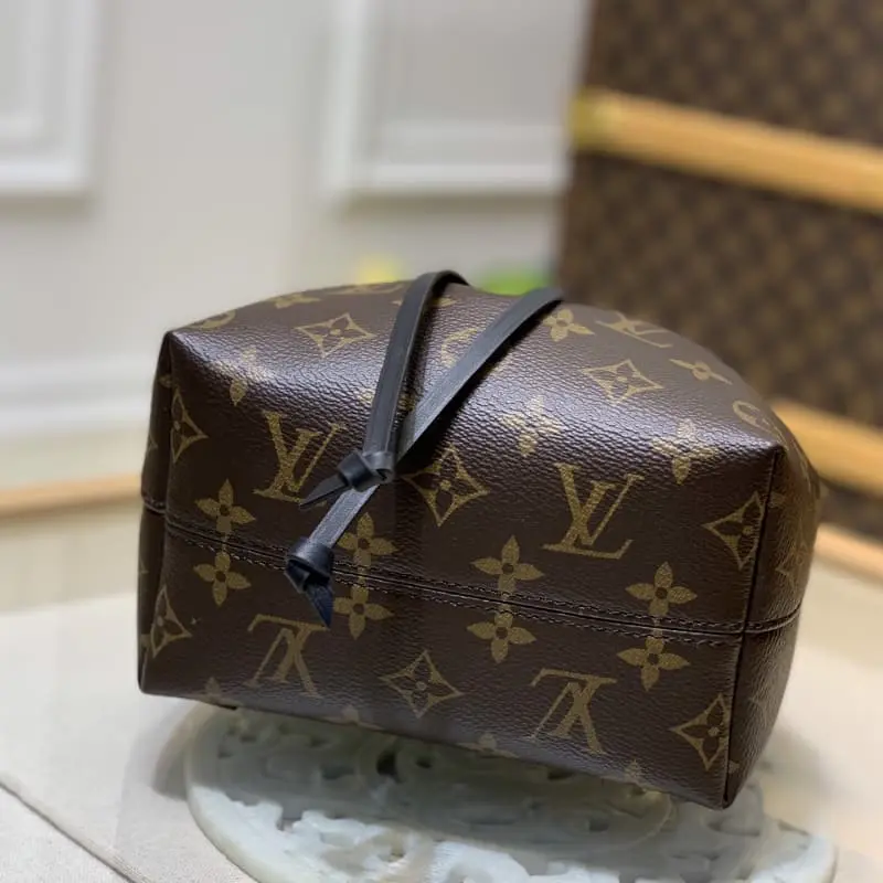 M45516 17x20x10.5cm High Quality Bags - Image 4