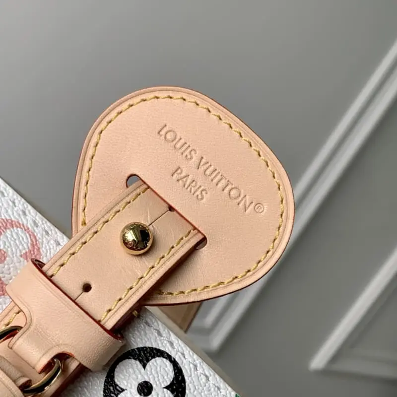 M13089 White 18x12x16cm High Quality Bags - Image 5