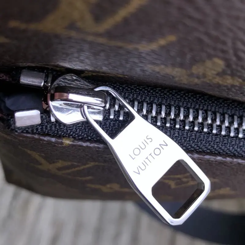 N61288 32x40x9cm High Quality Bags - Image 5