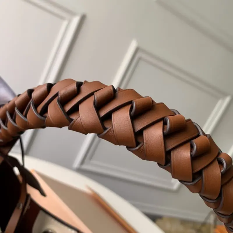 M53188 Beige 35x40x17cm High Quality Bags - Image 4