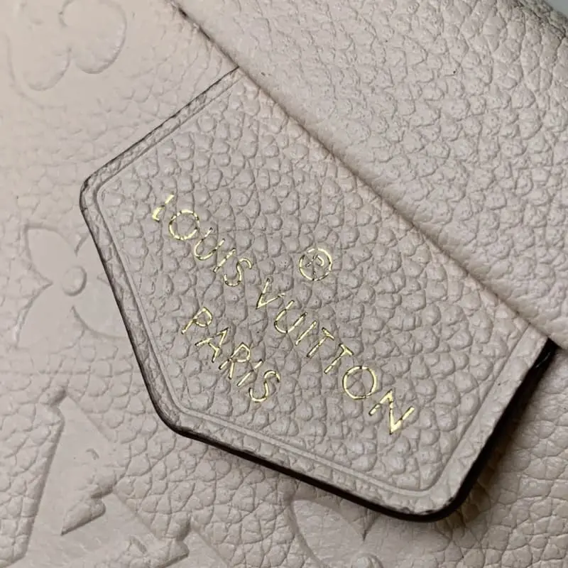 M43644 37x14x13cm High Quality Bags - Image 5