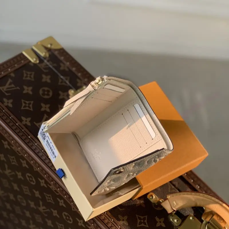 M82344 White (embossed) 12x9.5x1.5cm High Quality Bags - Image 4