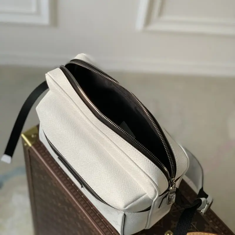 M30873 26x20x10.5cm High Quality Bags - Image 5