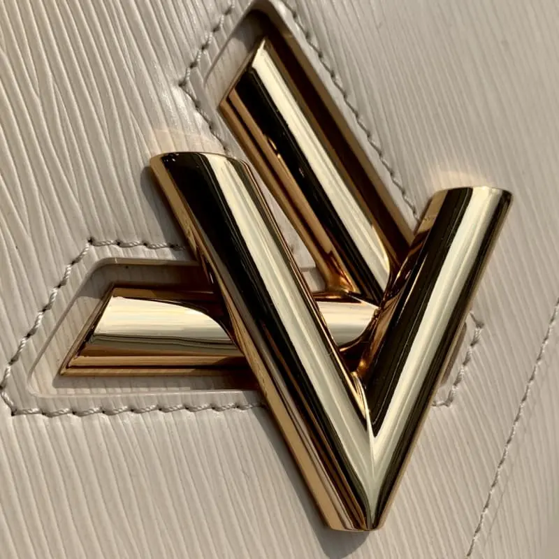 M59896 23x17x9.5cm High Quality Bags - Image 4