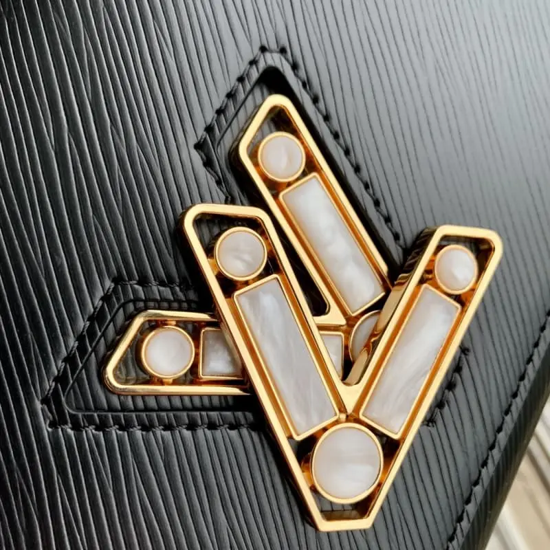 M59218 23x17x9.5cm High Quality Bags - Image 4