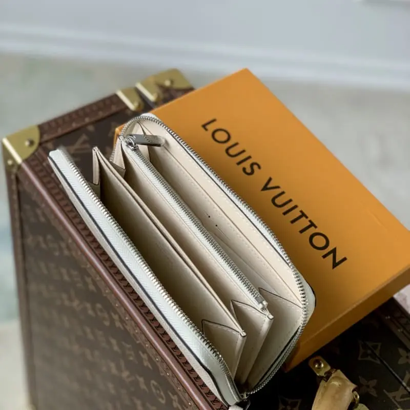 M61869 White 19x10cm High Quality Bags - Image 5