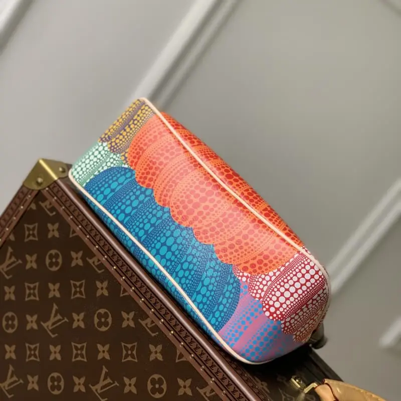 M46470 29x16x9.5cm High Quality Bags - Image 5