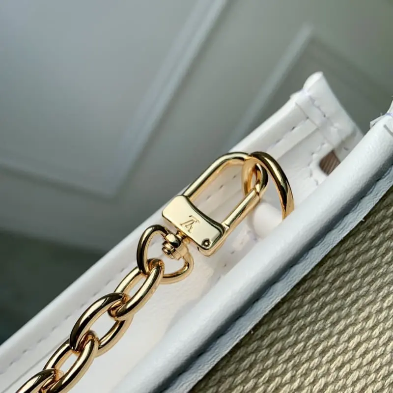 M82521 White 25x20x5.5cm High Quality Bags - Image 5