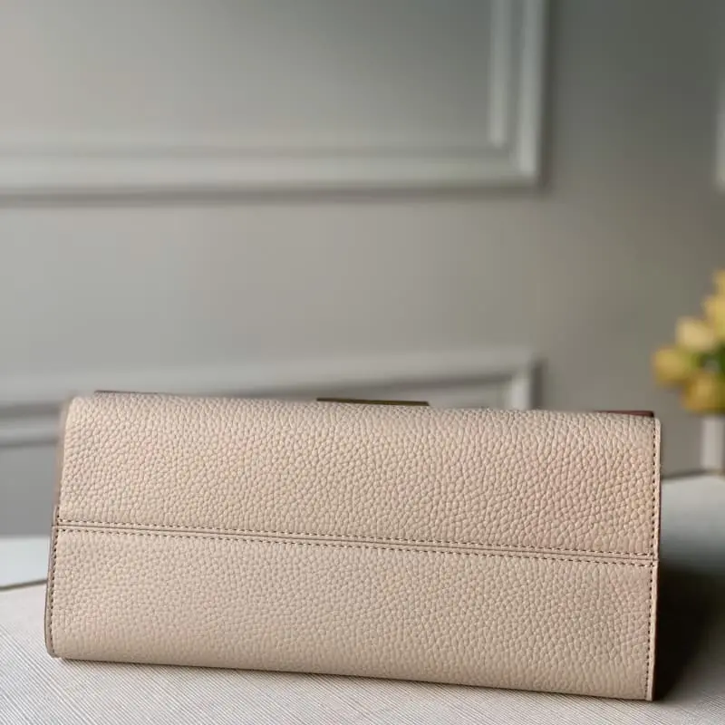 M57092 29x21x12cm High Quality Bags - Image 4