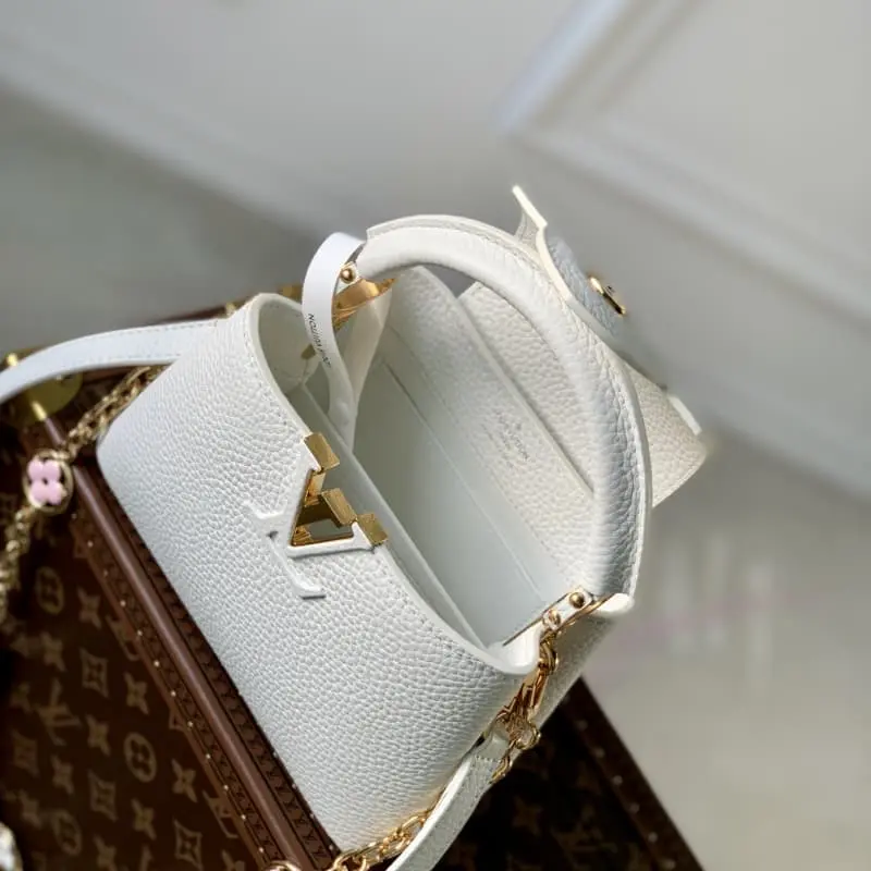 M22375 WhiteMini 21x14x9cm High Quality Bags - Image 5