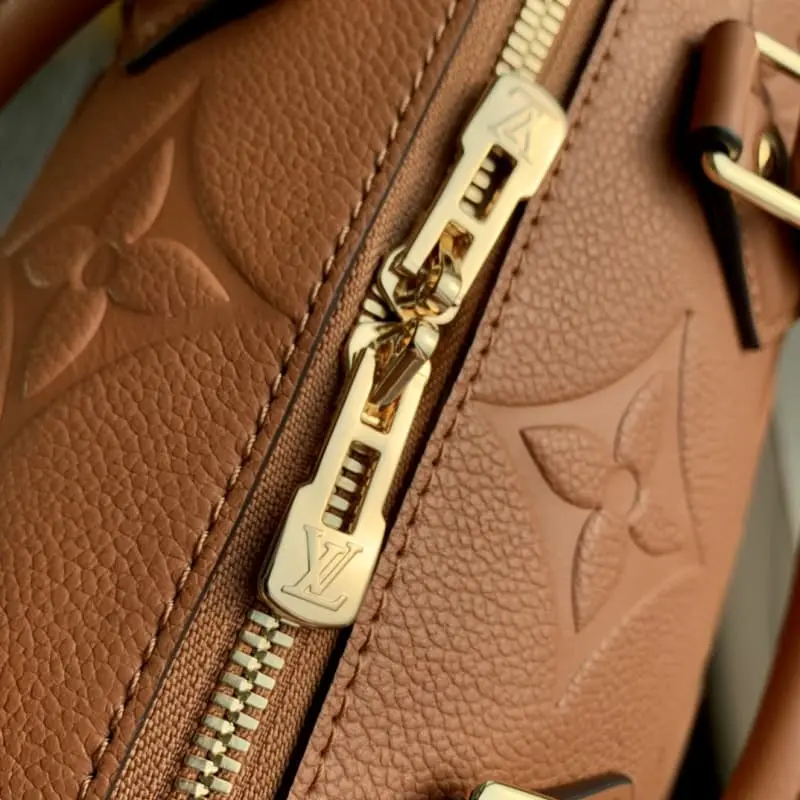 M59273 S1 25x19x15cm High Quality Bags - Image 5