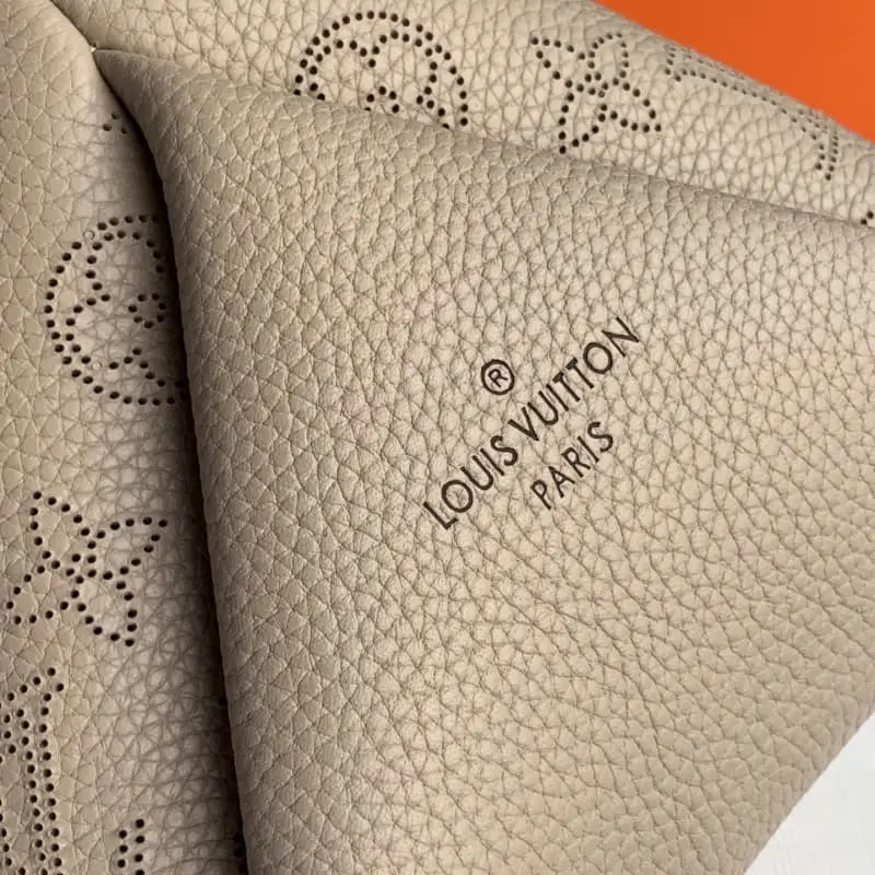 M56084 32x26x17cm High Quality Bags - Image 4